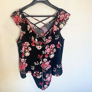 Women's flirty floral top